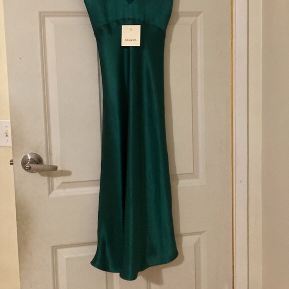 Sleek Emerald Green Satin Slip Dress V-Neck Midi GIA & CO- Size: 0 - Picture 6 of 6